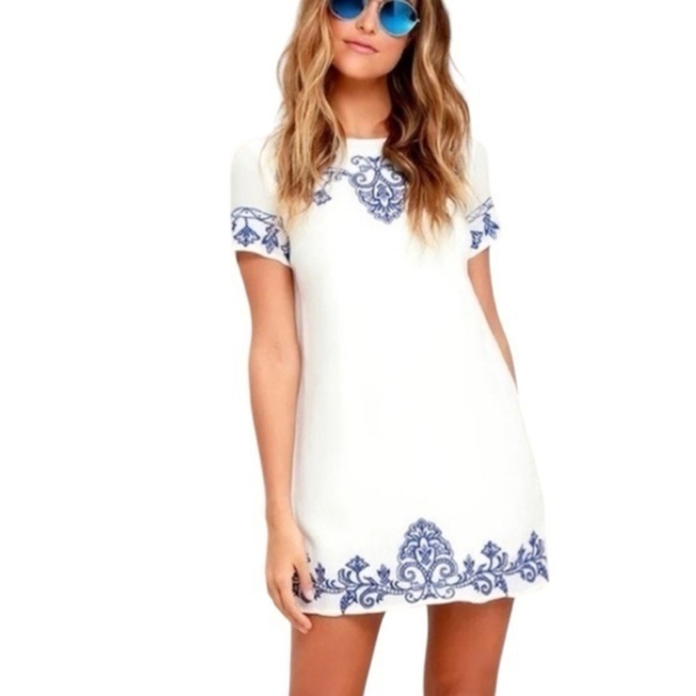 Lulu's Tale to Tell blue and ivory emroidered shift dress size small